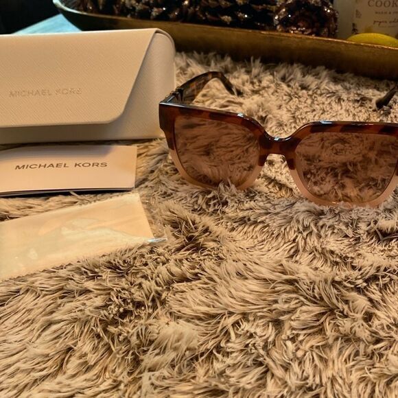NWOT MK sunglasses tortoise fading into pink. Brown lens 😍 - Picture 1 of 4